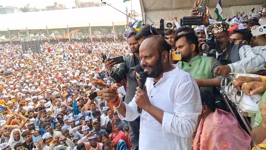 IIP leader addressing supporters